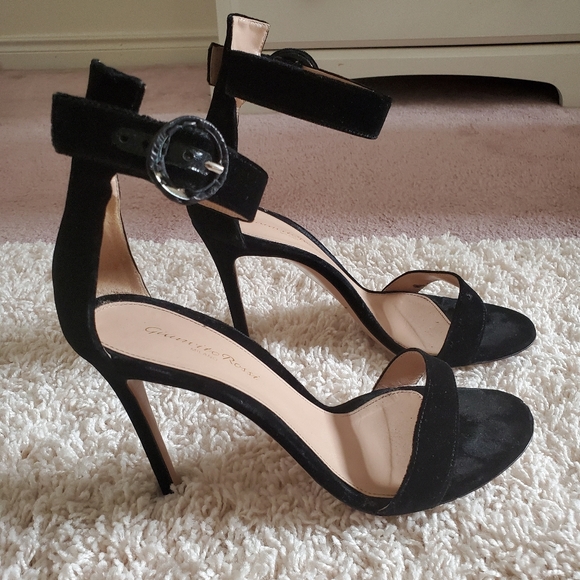 Auth GIANVITO ROSSI black velvet sandals - Picture 2 of 14
